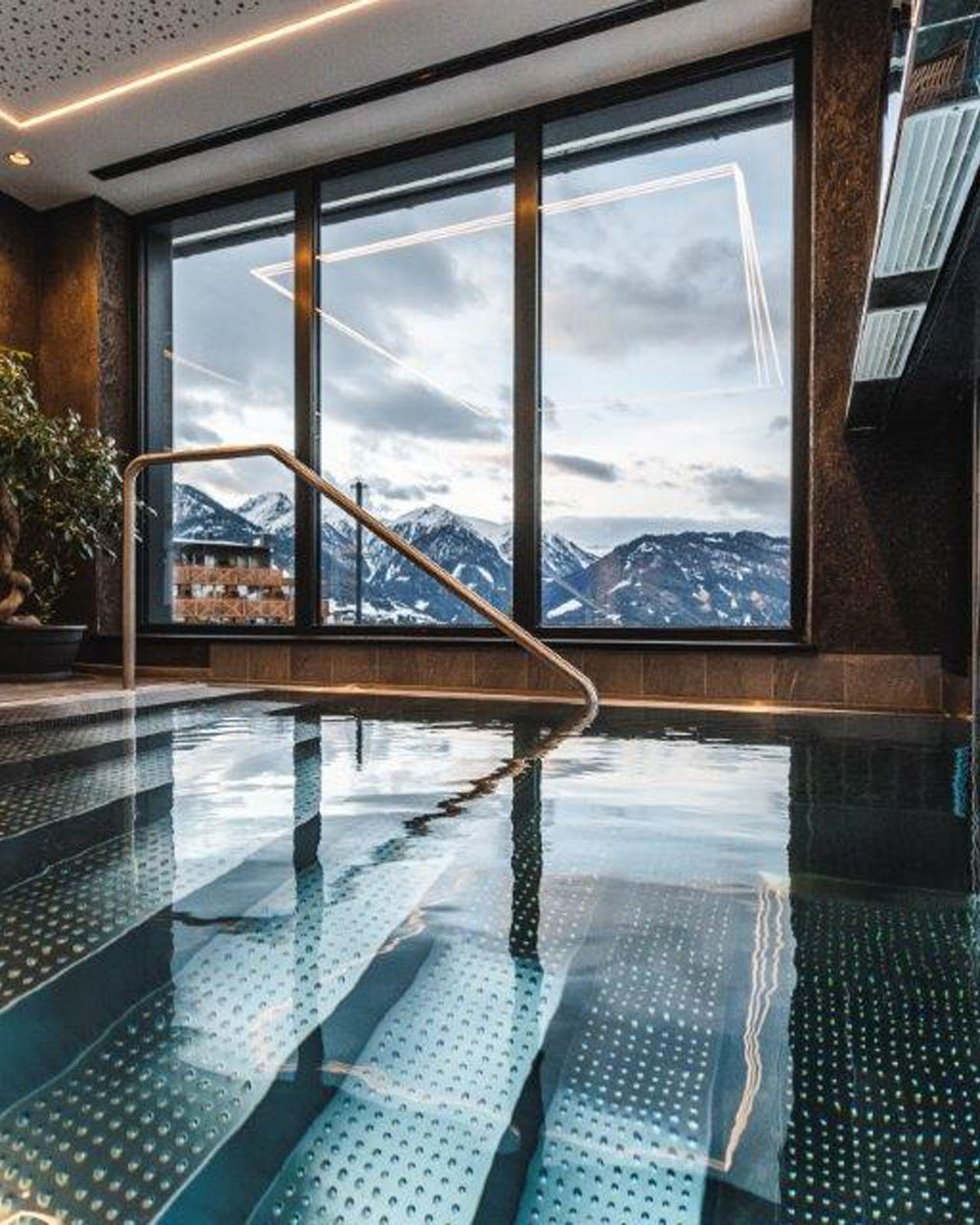 Badefreuden im Hotel mit Pool in Serfaus